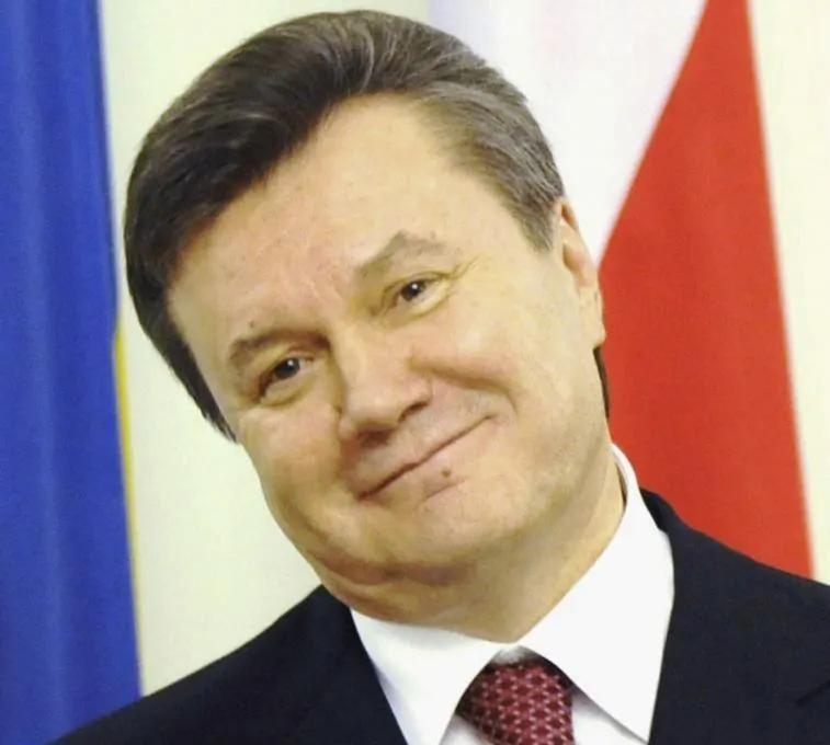 1381953305_yanukovich-torzhestvenno-otkryl-obrazcovo-pokazatelnoe-selo-pod-kievom-video.webp