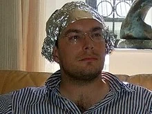 220px-ManWearingTinFoilHat.webp
