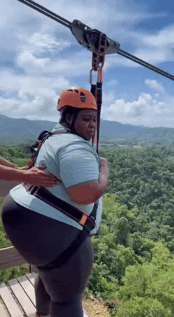 6hjkxrby_s0f0d10m0_704x1280 (2).gif