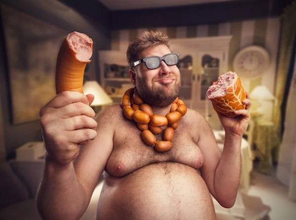 depositphotos_79674290-stock-photo-fat-man-with-sausages.webp