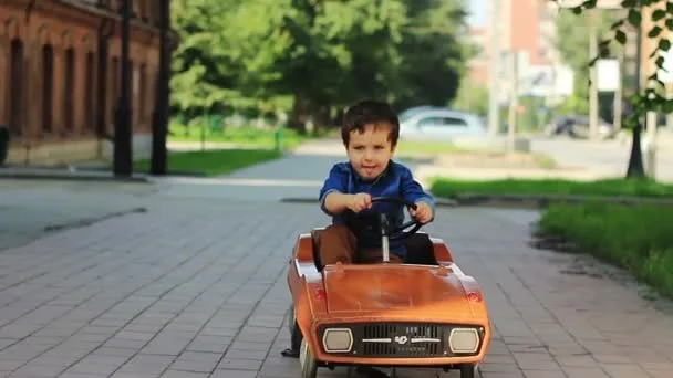 depositphotos_91076620-stock-video-cute-little-boy-sits-in.webp