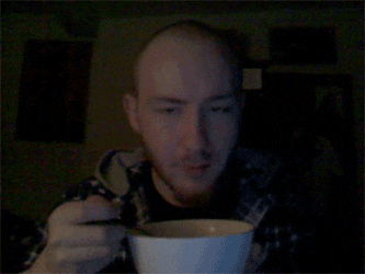 muzhik_est_edu_u_kompa_yapfiles_ru.gif