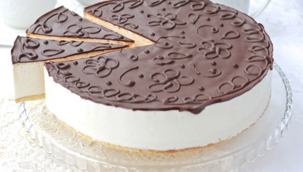 retsept-torta-ptiche-moloko-2-1021x580.webp