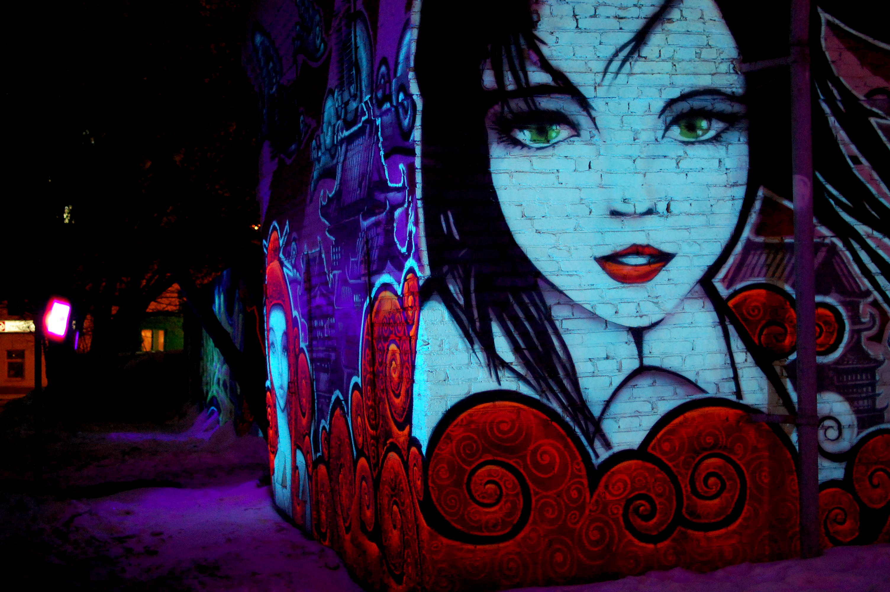 www.GetBg.net__Graffiti__green-eyed_girl_054862_.webp